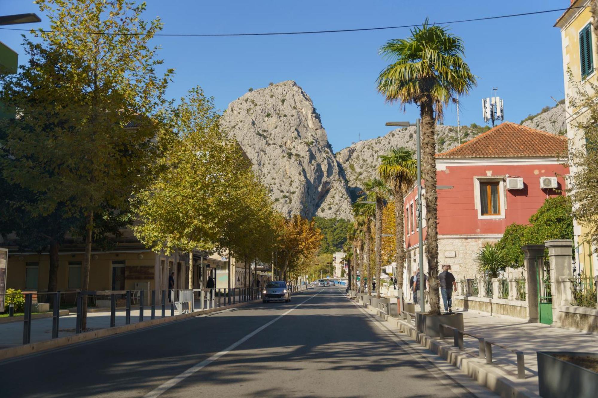 Sunny Apartment Omiš Exterior foto